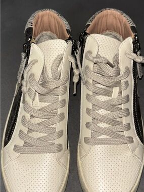 Mi.iM White and Gray Sneakers